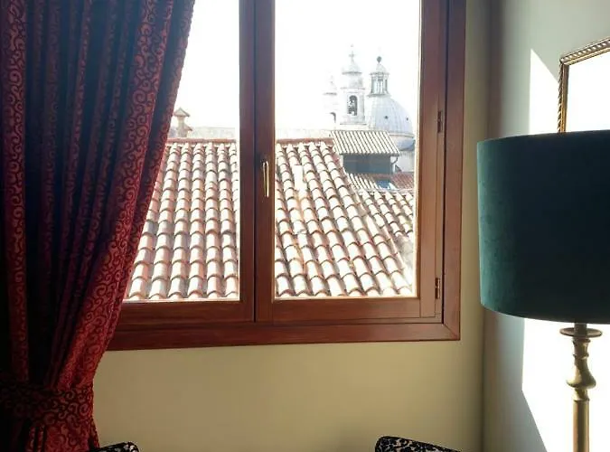 Hotell Hotel La Calcina 3*