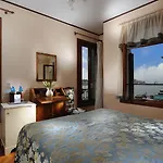 La Calcina Hotel