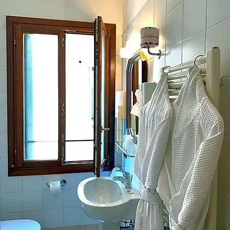 Hotell Hotel La Calcina 3*