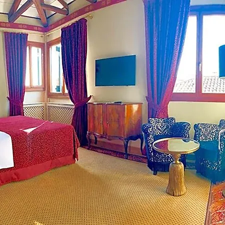 Hotell Hotel La Calcina 3*