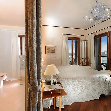 Hotell Hotel La Calcina 3*