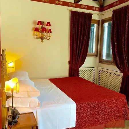 Hotell Hotel La Calcina 3*